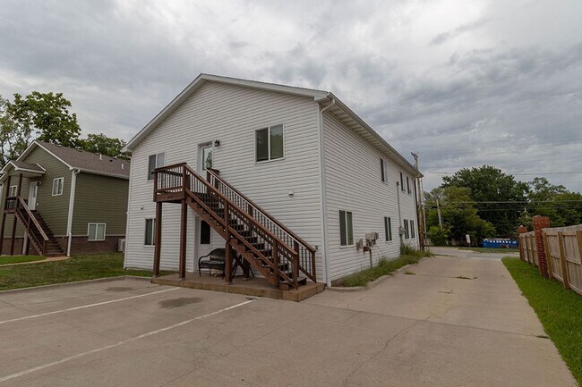 Building Photo - Nowells Subdivision Town Homes - Fully Furnished and Utilities Included