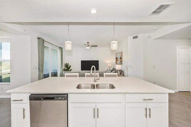 Building Photo - 12550 Galapagos Ct