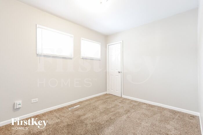 Building Photo - 842 Navajo Dr