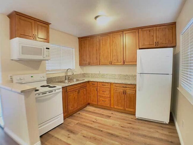 Building Photo - Studio duplex includes water, sewer, and trash service.