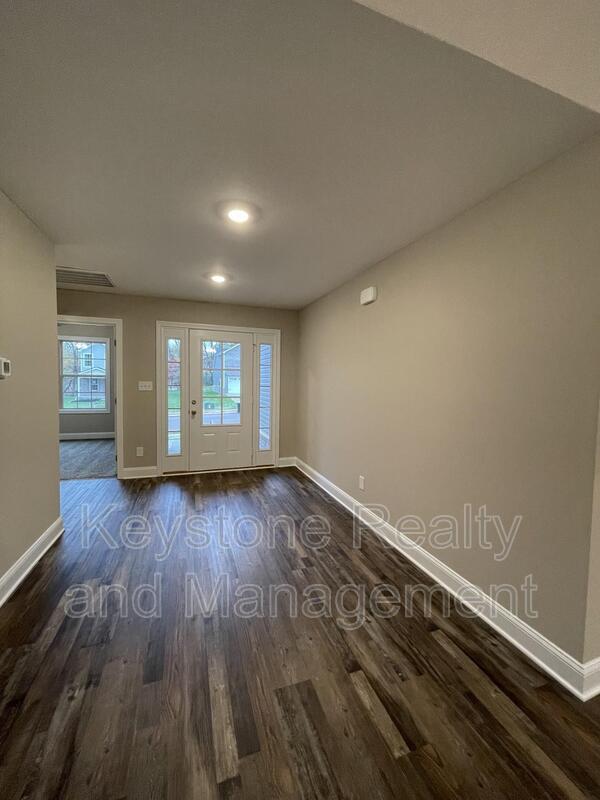 Building Photo - 812 Lillian Grace Dr