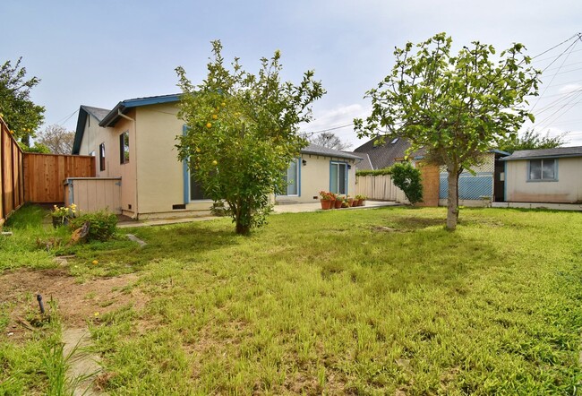 Building Photo - $3,590 / 3 BR - NICELY REMODELED FREMONT H...