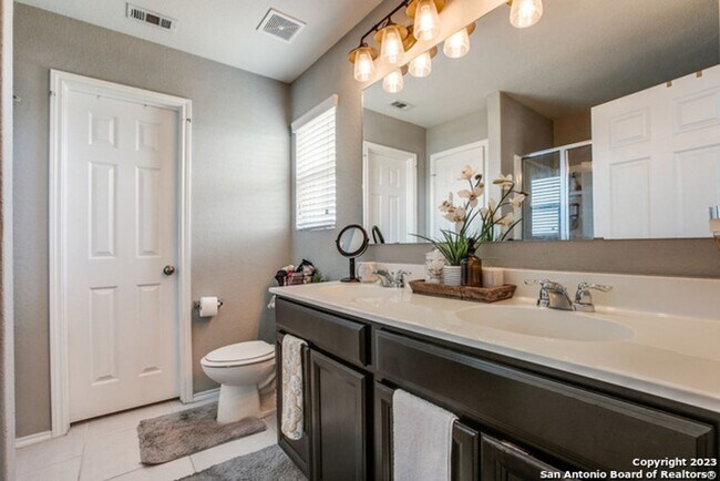 Building Photo - 3 Bedroom 2.5 Bathroom Silver Canyon Subdivision