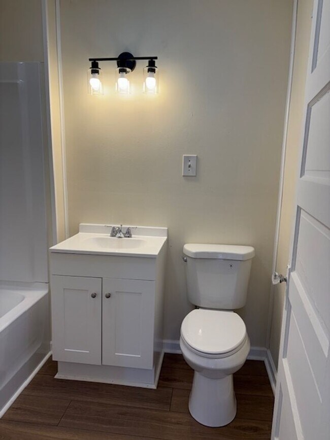 Building Photo - 1917