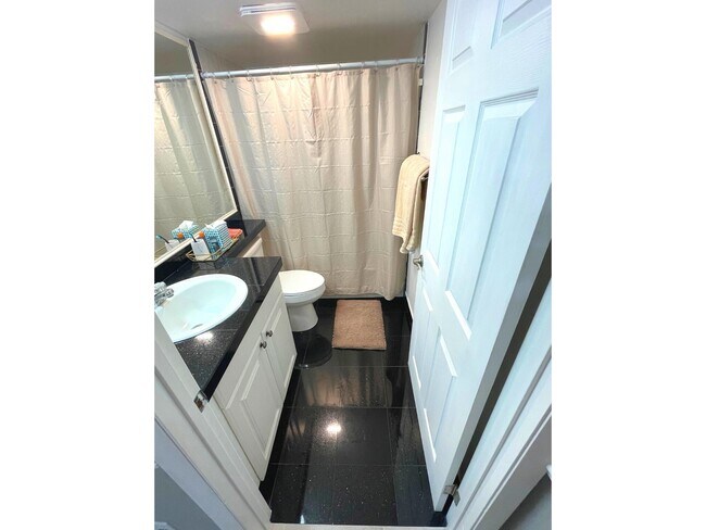 Building Photo - 2805 SW 22nd Ave