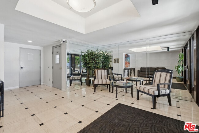 Building Photo - 1242 S Barrington Ave