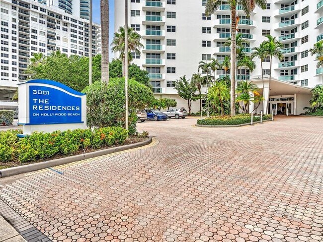 Building Photo - 3001 S Ocean Dr