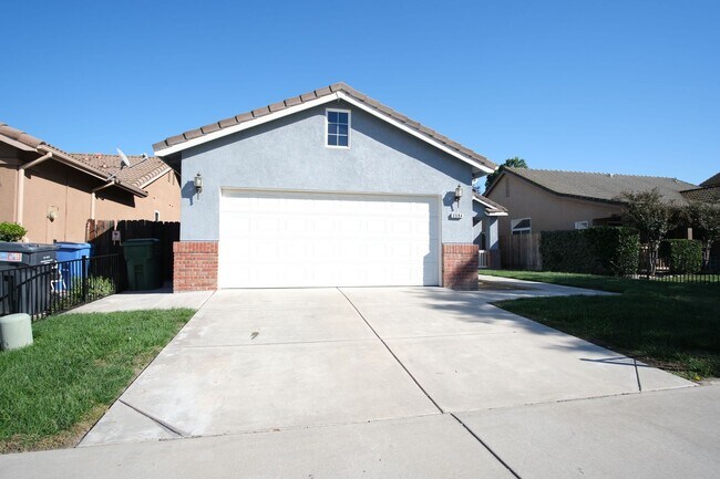 Building Photo - 3 Bedroom 2 bath!