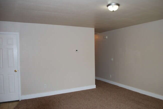 Building Photo - 3 bed Condo in Central Meridian!
