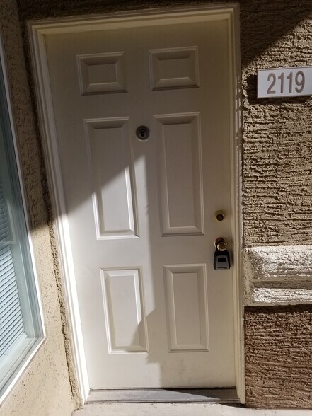 Building Photo - 8070 W Russell Rd