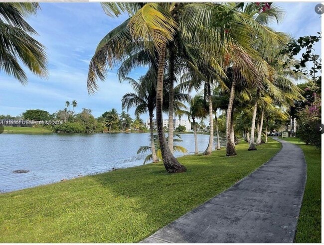 Building Photo - 14501 N Kendall Dr