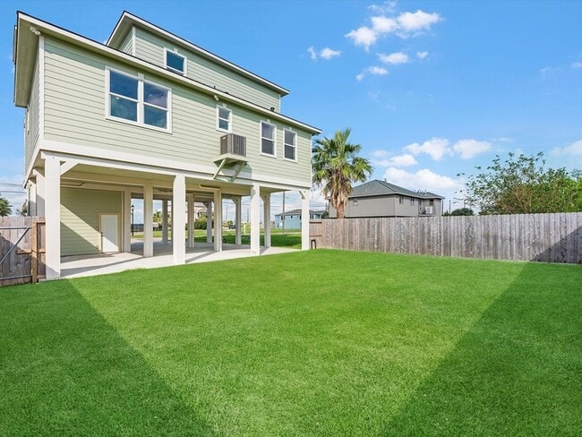 Building Photo - 1102 64th St