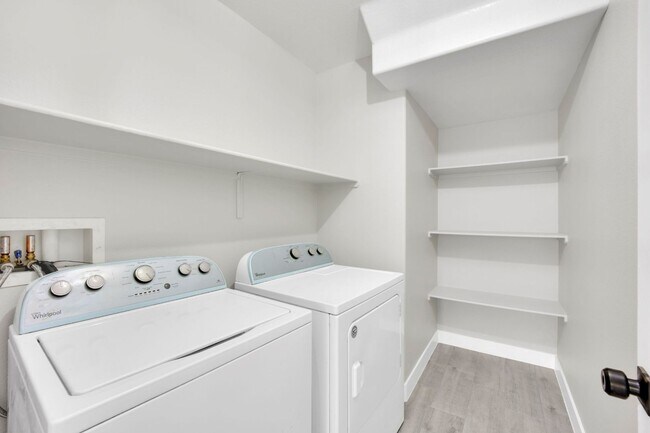 Building Photo - Charming Two-Story Townhome in a Gated Com...