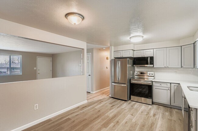 Building Photo - Beautifully Remodeled 3-Bedroom Ranch in Quiet West Arvada Neighborhood