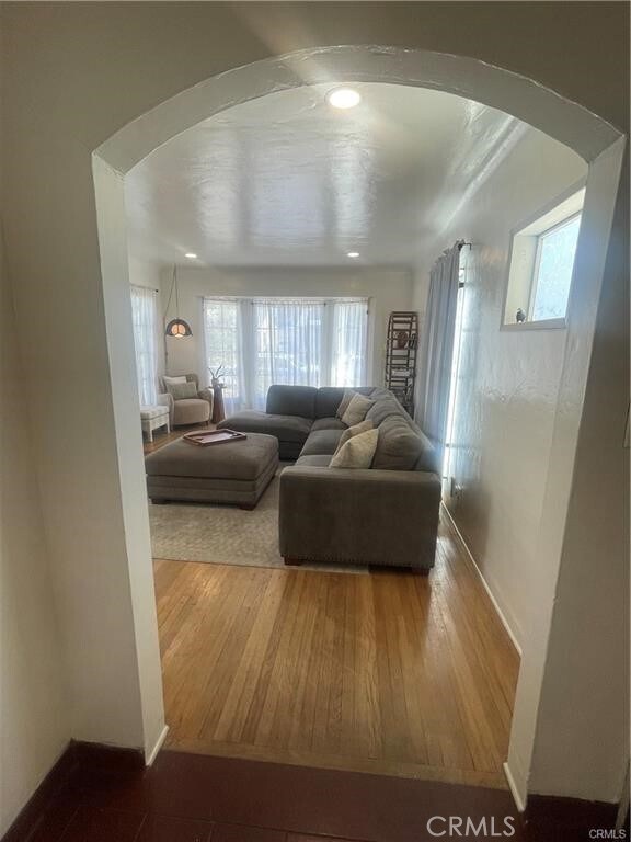 Building Photo - 4586 Sunnyside Dr