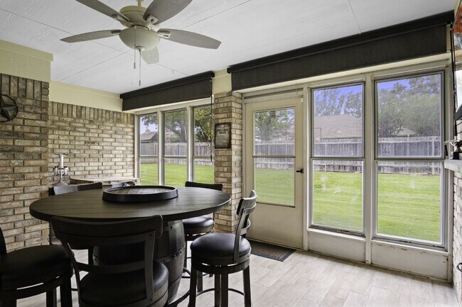 Building Photo - "Spacious 4-Bedroom Home with 3 Full Baths...
