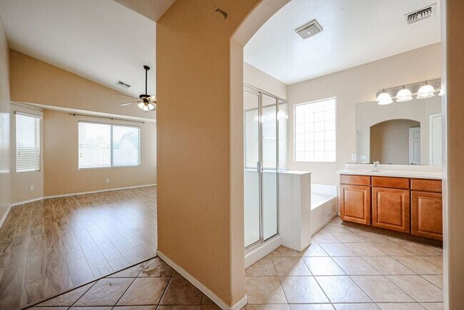 Building Photo - BEAUTIFUL 4 BEDROOM, 2.5 BATH WITH A POOL IN THE HEART OF GILBERT