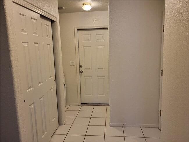 Building Photo - 2538 Country Club Ln
