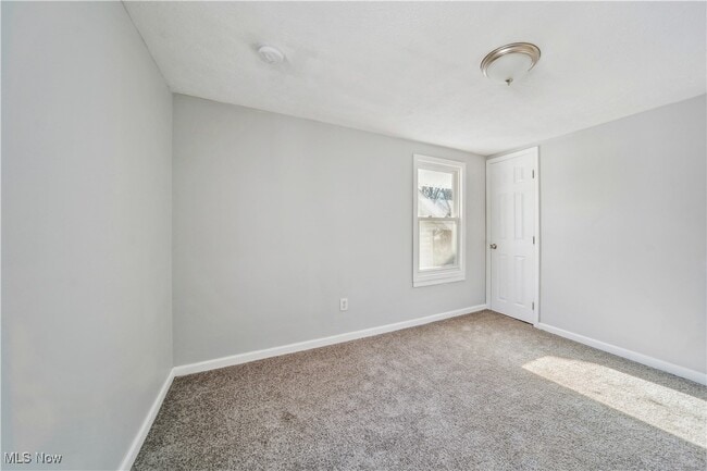 Building Photo - 702 Grace Ave