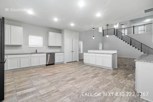 Building Photo - "Spacious 4-Bedroom Sanctuary with 3.5 Bat...