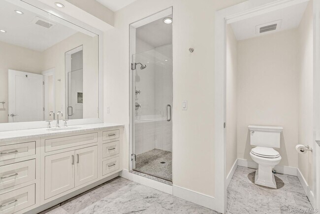 Building Photo - 21 Honeysuckle Ln