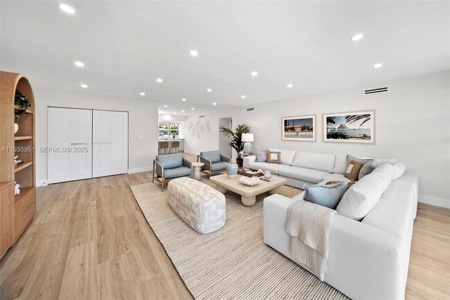 Building Photo - 10001 E Bay Harbor Dr