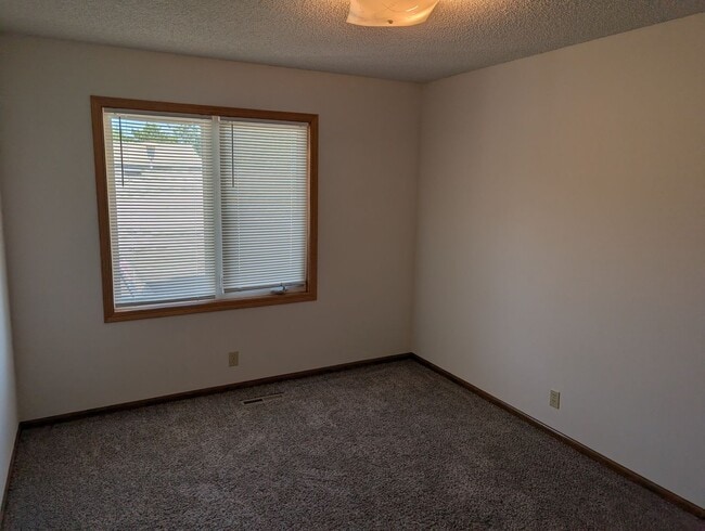 Building Photo - Fully Updated 3 Bedroom 3 Bath Townhouse with 2 Stall Attatched Garage