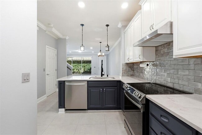 Building Photo - 12061 Breda Ln