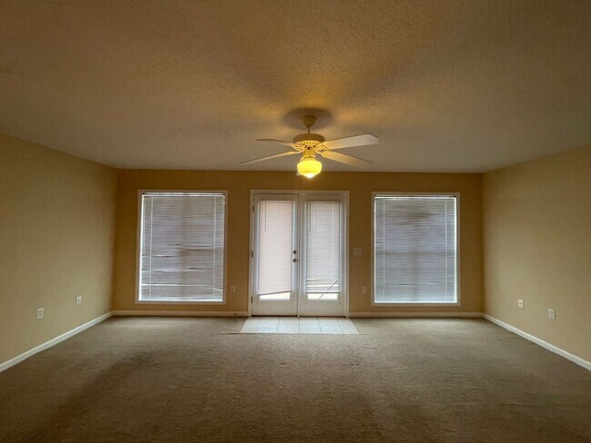 Building Photo - 135 S Spring View Dr