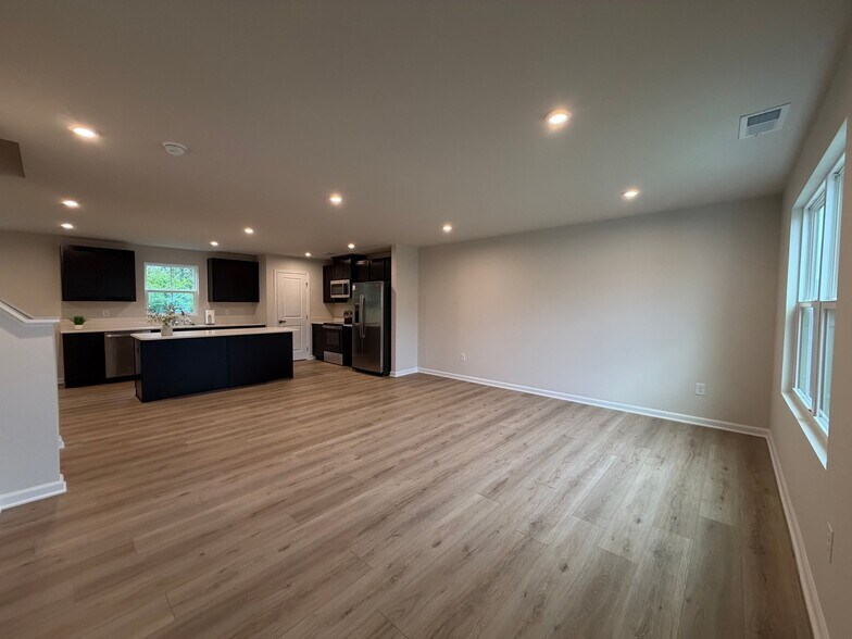 Building Photo - 289 Walsh Ln