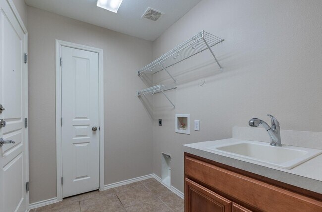 Building Photo - 5402 Hickory Harvest Dr