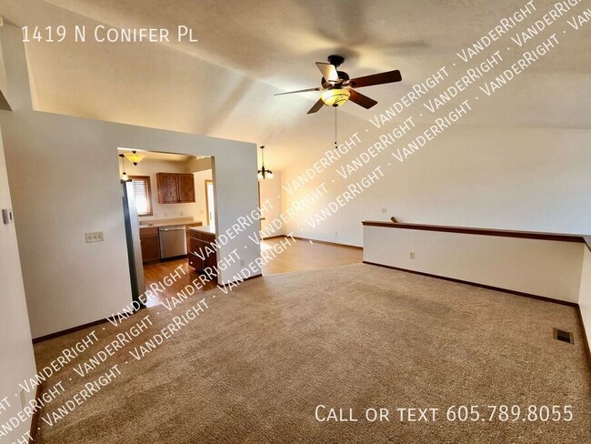 Building Photo - 1419 N Conifer Pl