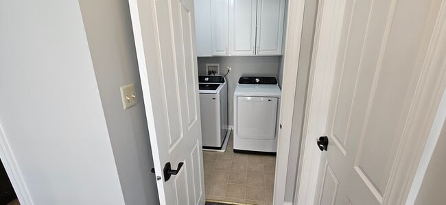 Building Photo - 911 Caralea Dr