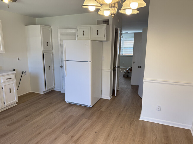 Building Photo - 2504 Redwood Ct