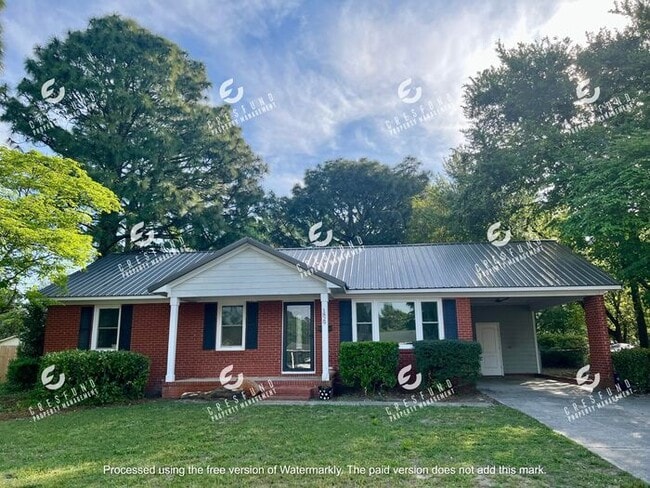 Primary Photo - Spacious 3 Bedroom, 2 Bath - AVAILABLE NOW!