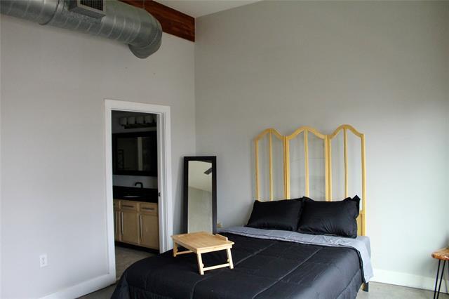 Building Photo - 2502 Live Oak St