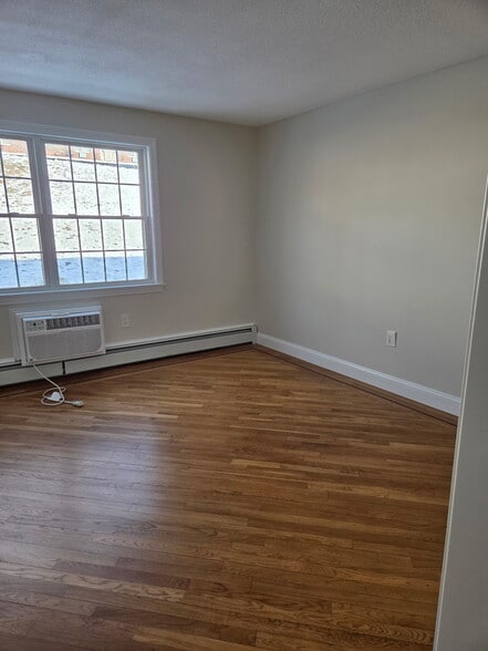 Building Photo - 201 Regan Rd