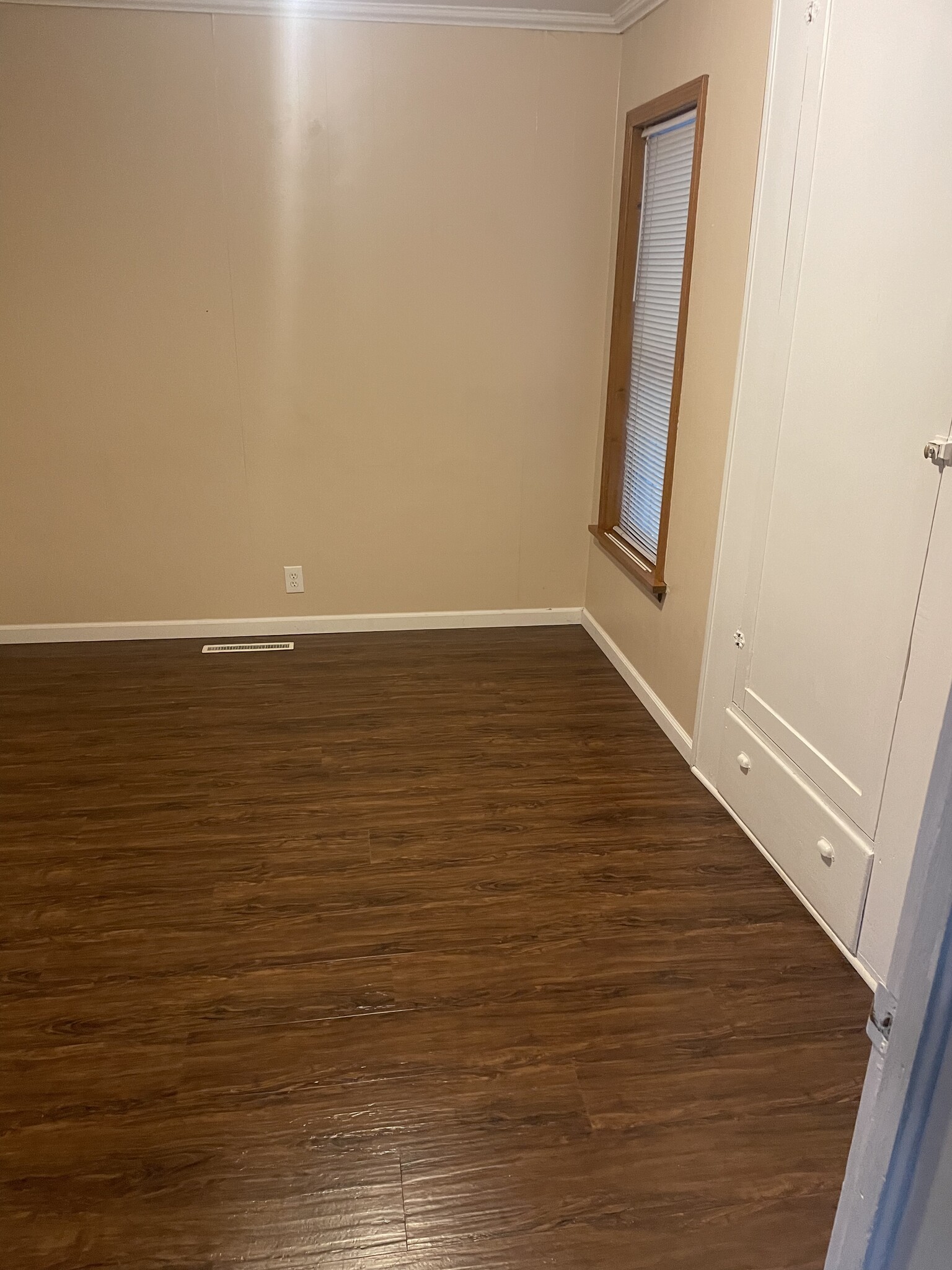 Built in closet with drawers - 1415 Ashman St