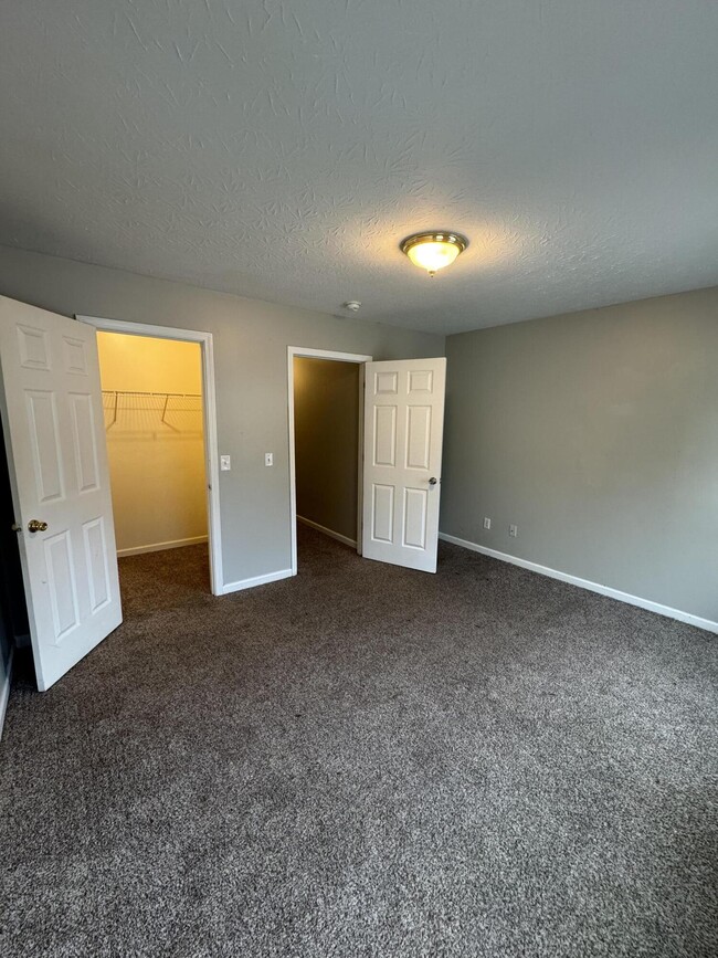 Building Photo - 228 Mousas Way