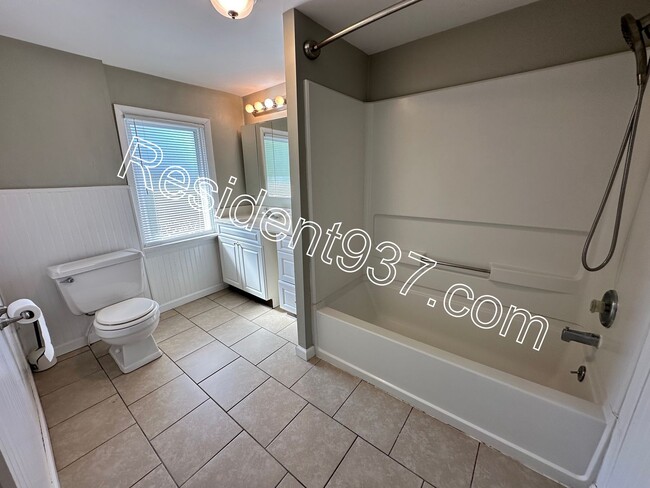 Building Photo - Cozy 3 Bed 1.5 bath