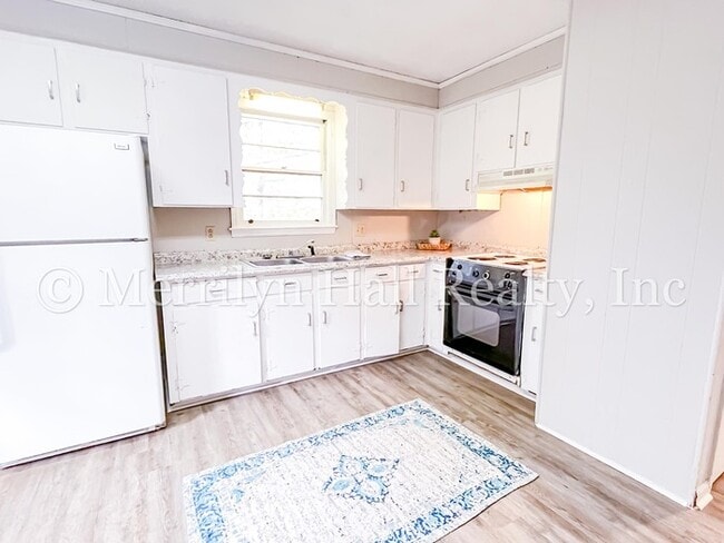 Building Photo - Updated 3 Bedroom home with Luxury Vinyl P...