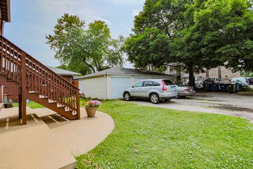 Building Photo - 839 Dunlop Ave