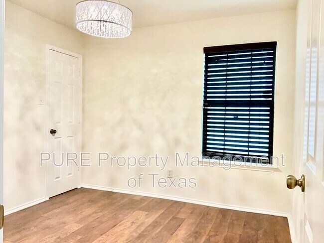 Building Photo - 2306 Kuykendall Dr