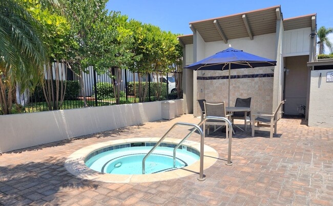 Building Photo - Rarely Available, Single-story, 2Bd 2Ba re...
