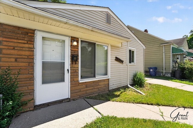 Building Photo - $1550 3 bedroom ranch