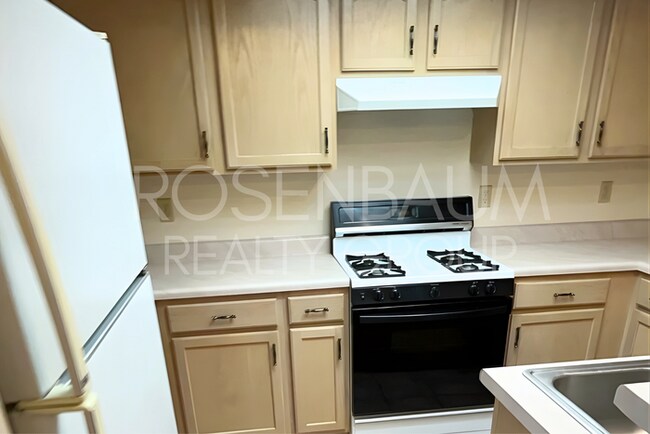 Building Photo - 8400 E Leigh Dr