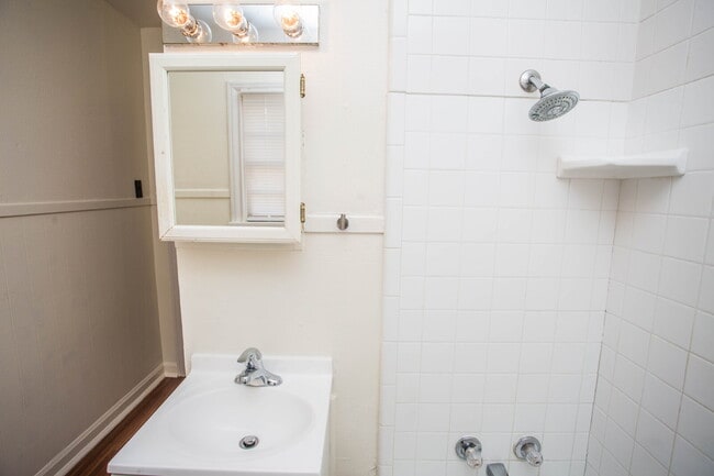 Building Photo - Pre Lease this Tech Terrace Beauty