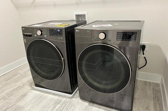 Building Photo - 1222 Waldon Xing