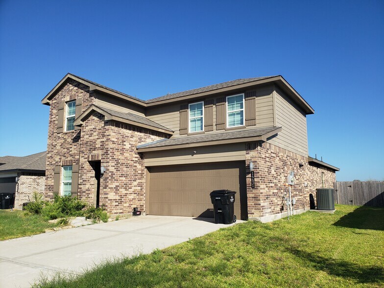 Building Photo - 14431 Sweet Water Dr