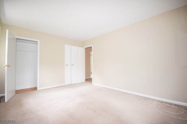 Building Photo - 1 Colonial Dr